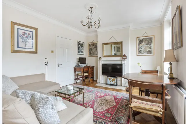 The Broadway, London, NW7, photo 1