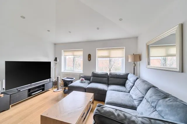 Kingsgate Avenue, London, N3, photo 2