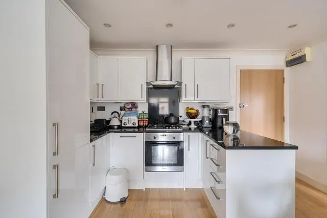 Kingsgate Avenue, London, N3, photo 3