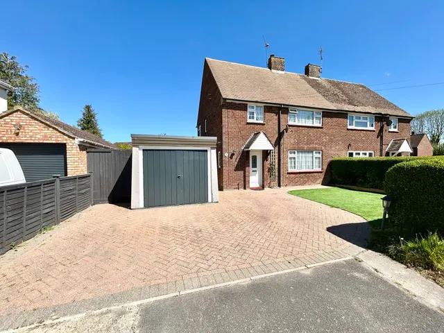 Castle Hill Road, Totternhoe LU6 1RG, photo 1