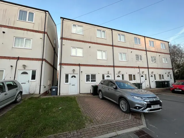 Wellington Court, Woodside, BD6, photo 1