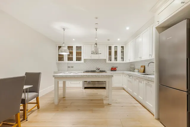 Photo 3 — Lennox Gardens Mews, Knightsbridge, London