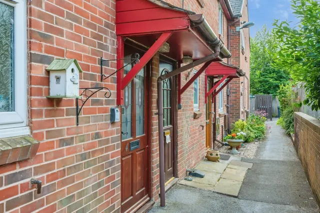 Henmore Place, Ashbourne, photo 1