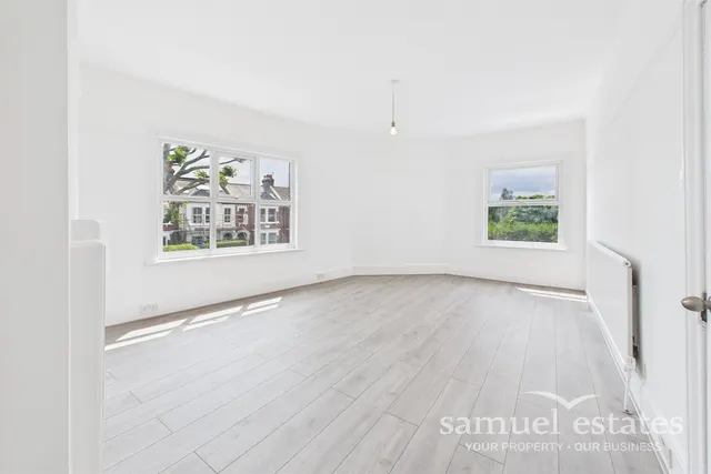 Photo 3 — Cavendish Road, Balham, SW12 0BZ
