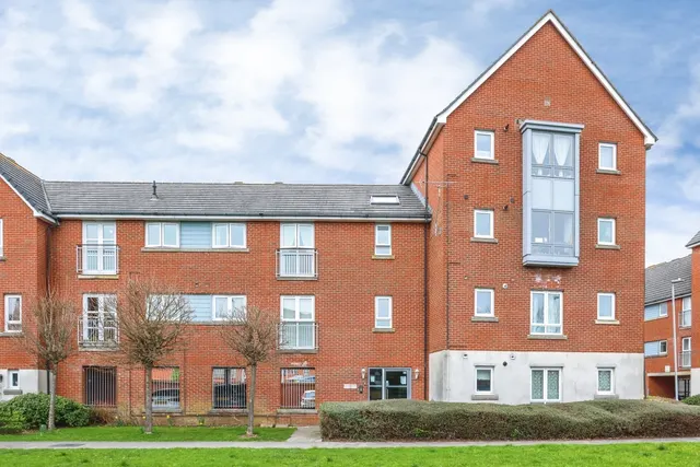Newfoundland Drive, Poole, BH15, photo 1