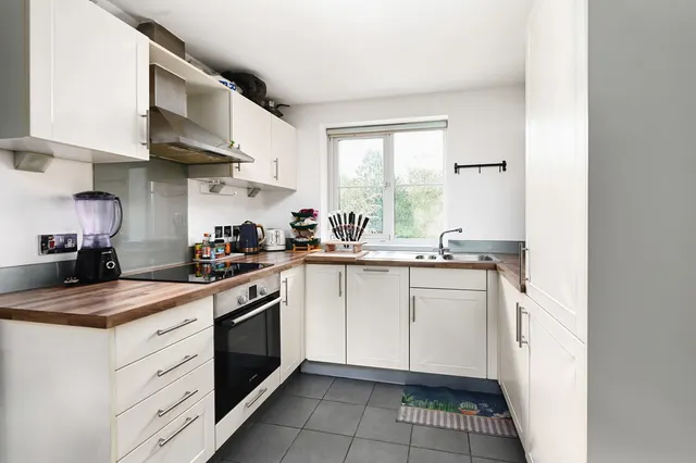 Napier Road, Crowthorne, RG45, photo 3