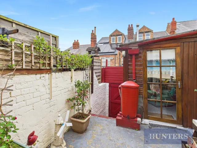 Woodall Avenue, Scarborough, YO12, photo 2