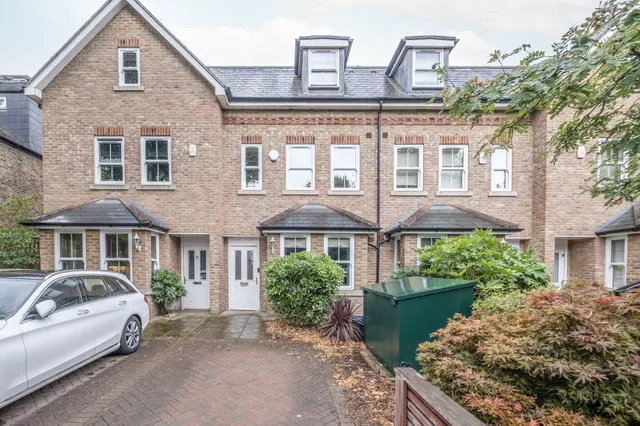 Connaught Road, Teddington, TW11, photo 1