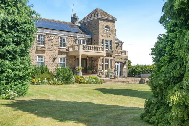 Harrogate Road, Leeds, West Yorkshire, LS17 9JB, photo 1