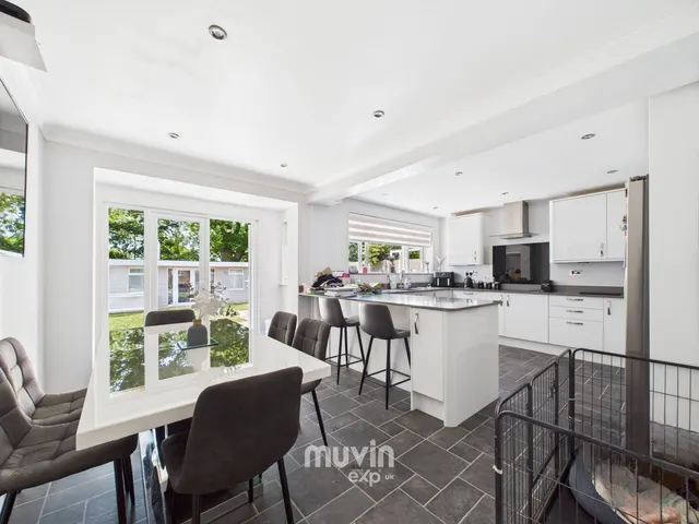 Photo 2 — Murray Close, Braintree, CM7 5QT