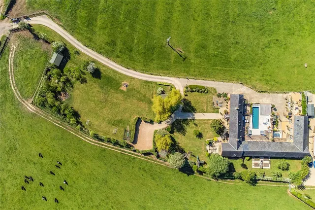 6 bedroom house — Lenborough, Buckingham, MK18 4BS