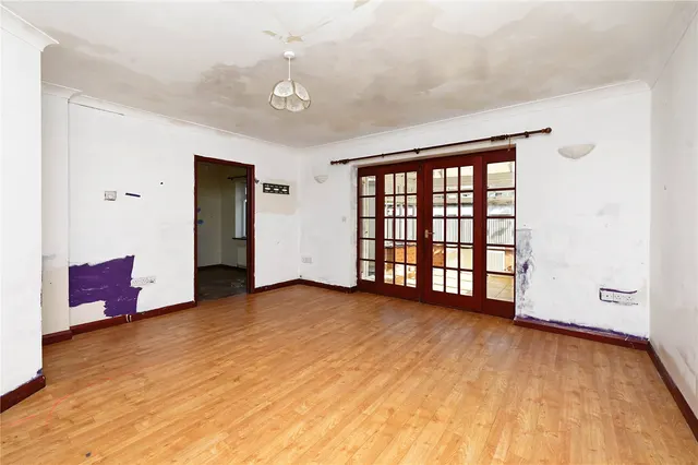 Oakfield Road, Ashford, TW15, photo 2