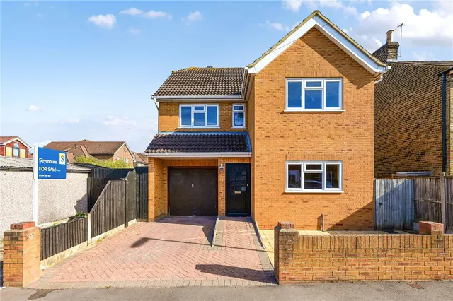 Oakfield Road, Ashford, TW15, photo 1