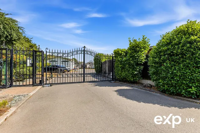 Fairfield Park, Ollerton, NG22, photo 1