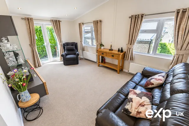 Fairfield Park, Ollerton, NG22, photo 2