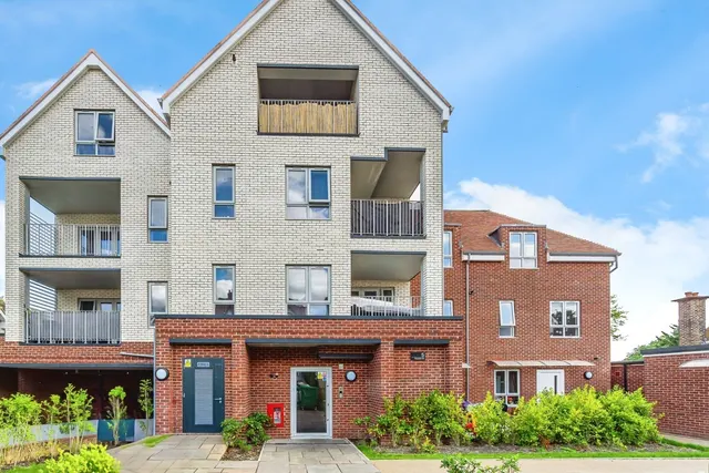 Russell Hill, Purley, CR8, photo 1
