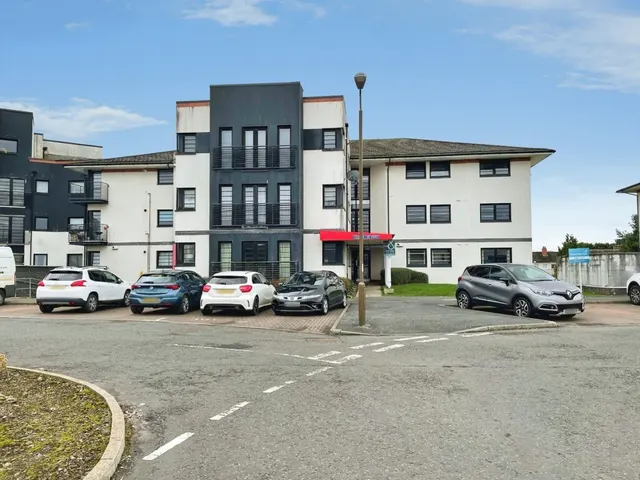 Whiteside Court, Bathgate, photo 1