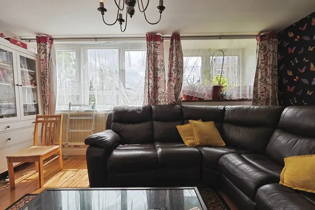 Photo 3 — Yelverton Road, London, SW11