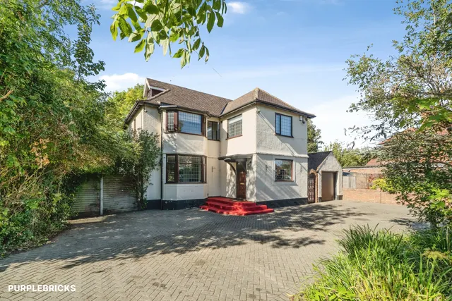 Queens Avenue, Feltham, TW13, photo 2