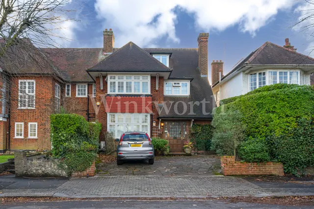 The Ridgeway, London, NW11, photo 1