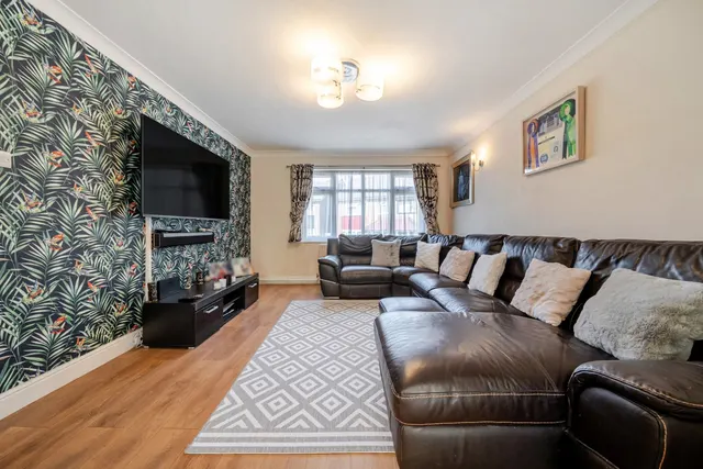 Photo 2 — Cerne Road, Kent, DA12