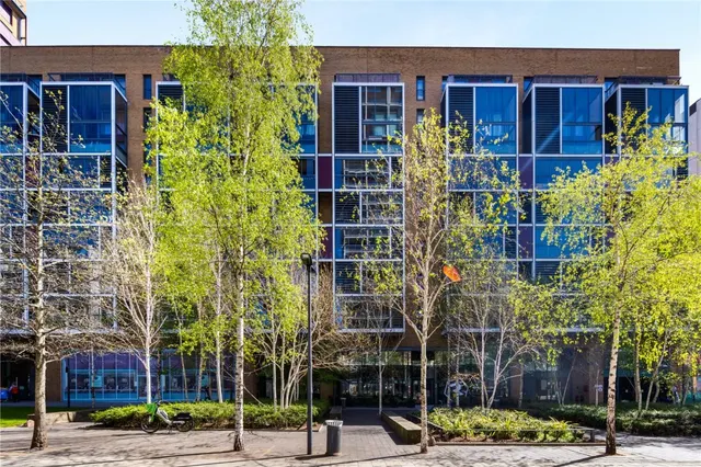 2 bedroom property, Raddon Tower, E8