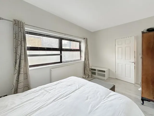London, SE6 2JQ, photo 1