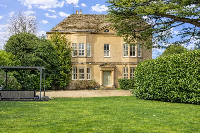 Pickwick, Corsham, SN13, photo 1