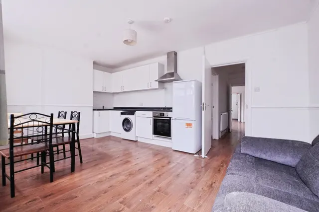 Ripley Road, London, E16, photo 2