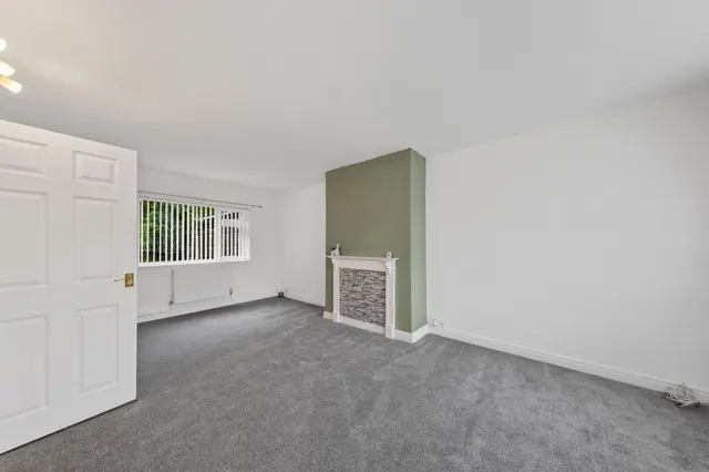 Photo 3 — Baron Close, Woolston, Warrington, Warrington, WA1 4EU