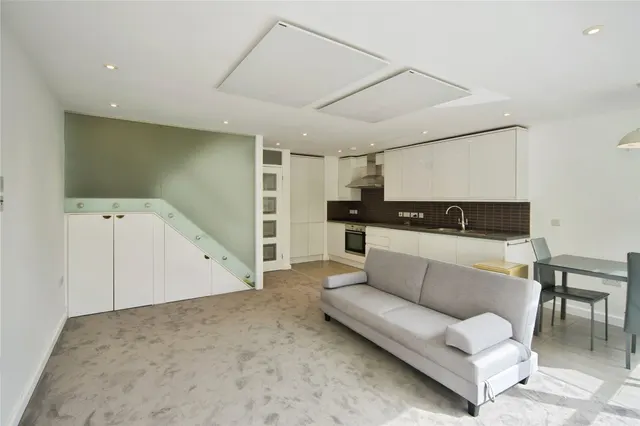 Photo 2 — Holden Avenue, London, N12
