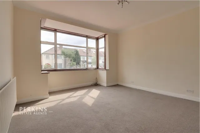 Garrick Road, Greenford, UB6, photo 2