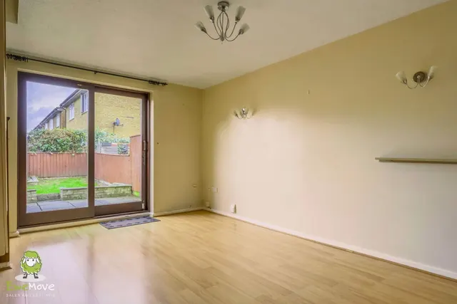 Bedroom Mid-Terrace Home, SN5, photo 3
