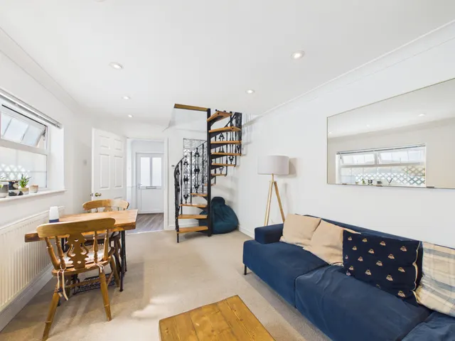 Photo 3 — Andover Road, Cheltenham, GL50 2TB