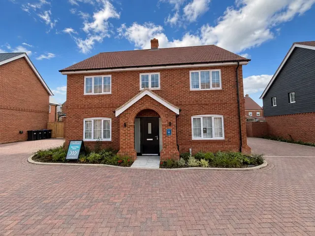 The Kensworth Station Road, Bow Brickhill, MK17, photo 1