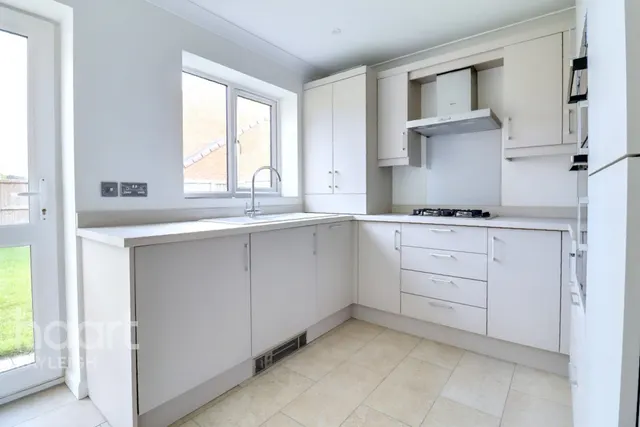 Fairview Crescent, Rayleigh, SS6, photo 2