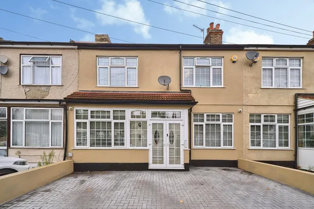 Grasmere Gardens, Ilford, IG4, photo 1