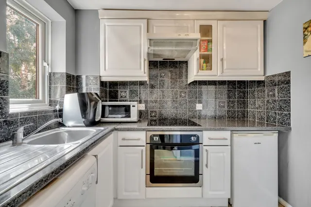 Draycott Close, London, NW2, photo 3