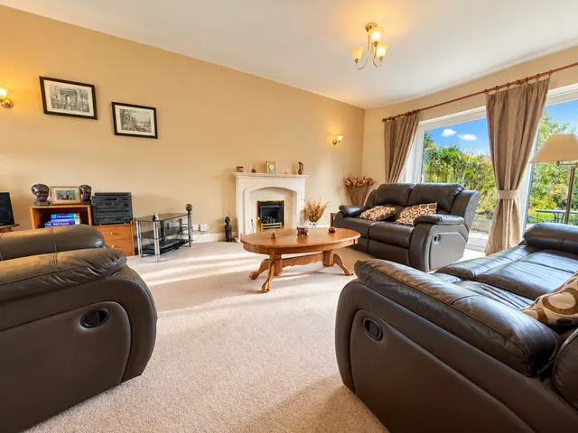 Aintree Close, Stockport, SK7, photo 3