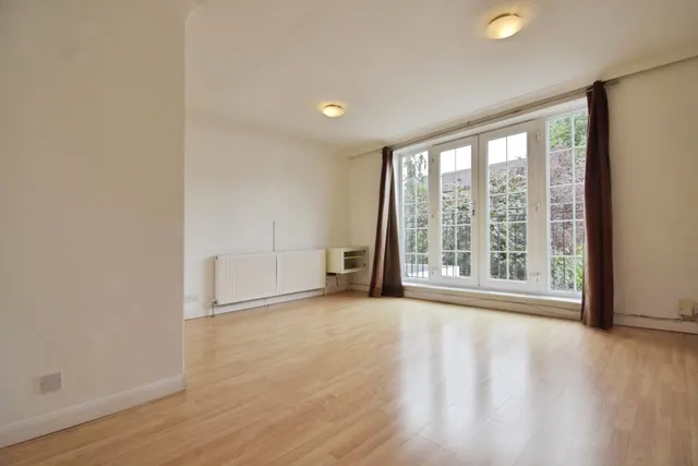 Photo 2 — Thirlmere Rise, Bromley, BR1