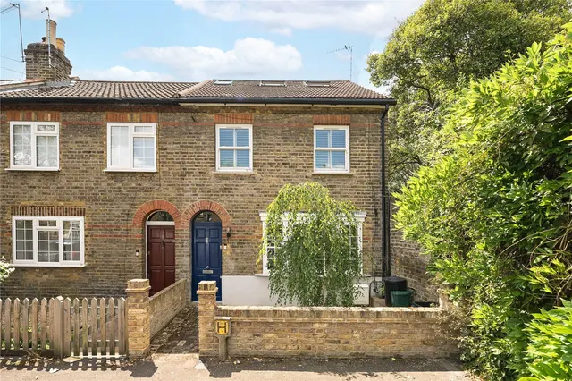 Alexandra Road, Kew, TW9, photo 1