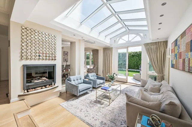Photo 2 — 14 Orchard Avenue, London