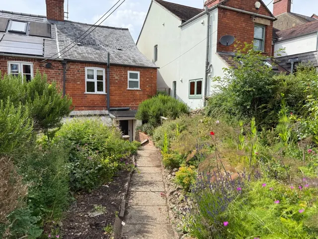 Belmont Road, photo 1