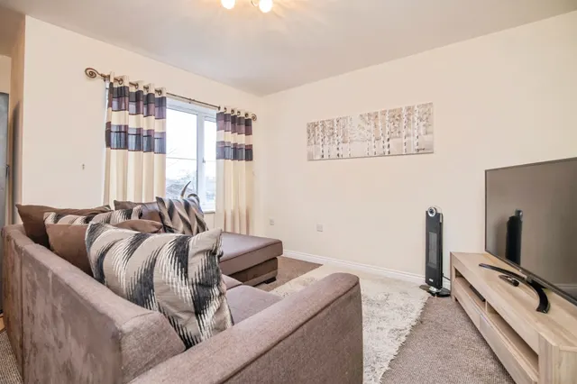 Ferguson Drive, Tipton, DY4, photo 2