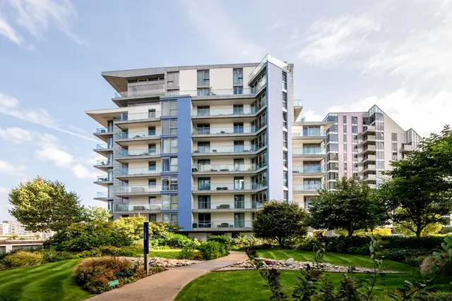 London, SW18, photo 1