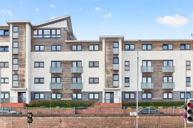 2 bedroom flat — Springburn Road, Glasgow