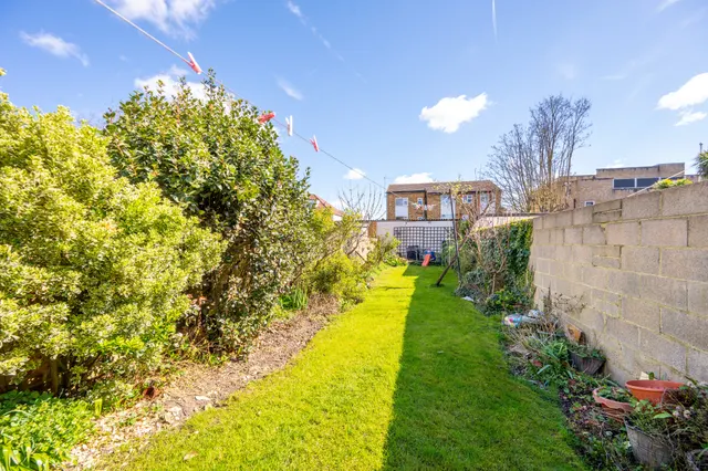 Photo 3 — 88 Swinderby Road, Wembley