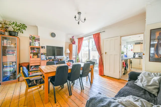 Photo 2 — 88 Swinderby Road, Wembley