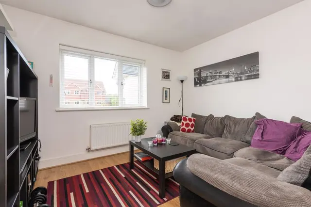 Photo 3 — Scholars Place, Walton-On-Thames KT12 3FE