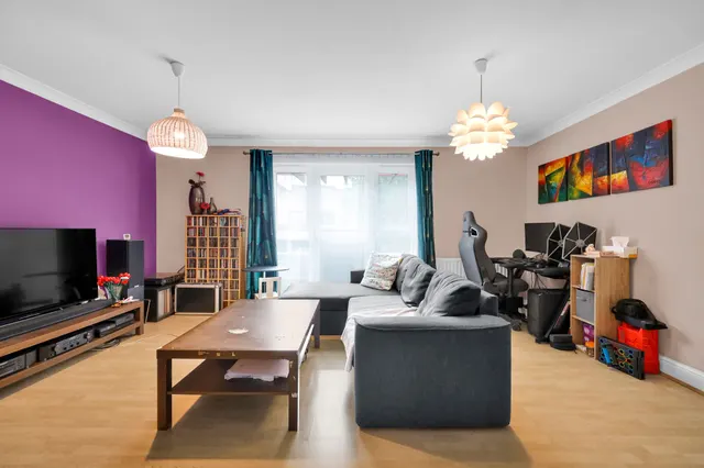 Pamela Court, London, NW10, photo 1